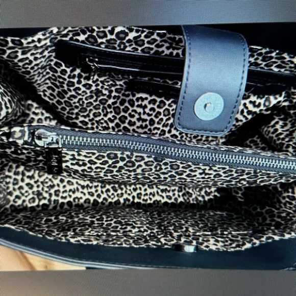 Betsey Johnson Large Leopard XOBECA Print Tote Bag w/bag charm and strap NWT - Picture 9 of 14